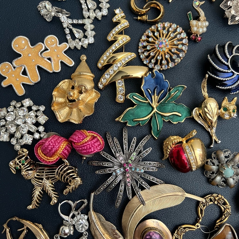 VTG Assorted Brooches and Earrings Lot (see the description) - Picture 9 of 9
